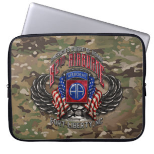 82.ª funda para portátil Airborne Camo de 15"