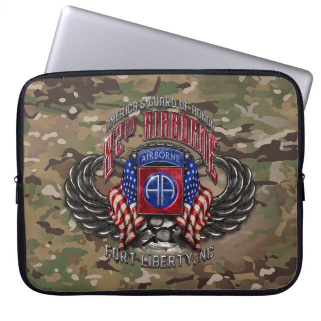 82.ª funda para portátil Airborne Camo de 15" (Frente)