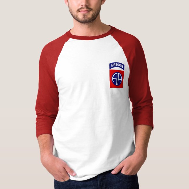 82.o Camiseta larga de la manga de la división (Anverso)