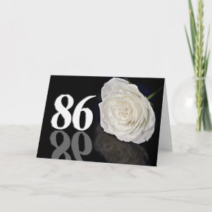 86.ª tarjeta de cumpleaños con una rosa blanca clá