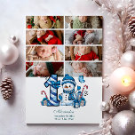 8 Fotografía Azul Snowman Primera Navidad<br><div class="desc">Celebre la primera temporada de vacaciones de su pequeño hijo con este alegre diseño de invierno con un número de manitas azules, adorables muñecos de nieve, y dulces y regalos dispersos. Personalizar con la foto de su bebé y los detalles de su nacimiento para crear un recuerdo que le traiga...</div>