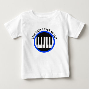 A este bebé le encanta la camiseta de los chicos d