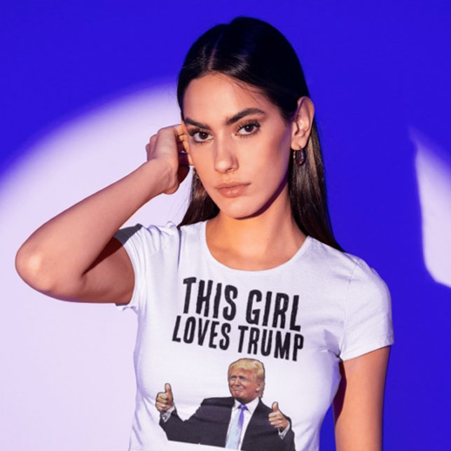 A ESTE CHICA LE ENCANTA LA CAMISA DE DONALD TRUMP  (Subido por el creador)
