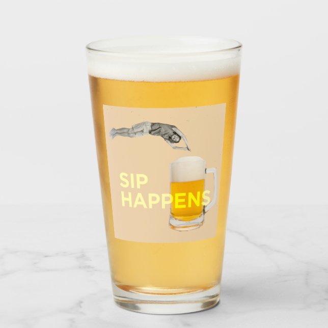 A fun and quirky “Sip Happens” pint glass (Anverso (lleno))