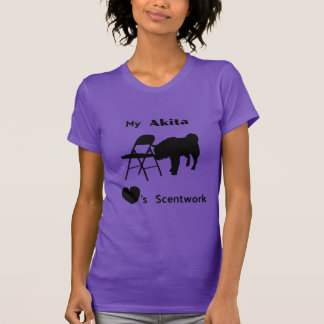A mi Akita le encantan las camisetas perversas