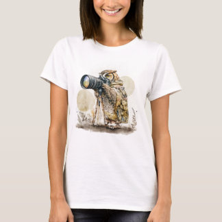 A través de la camiseta de vidrio