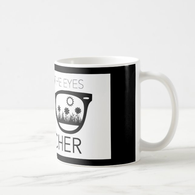 A través del ojo de una taza de café del (Derecha)