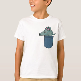 Aardvark AB en una camisa del bolsillo