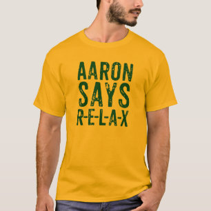 Aaron dice relaja (RELÁJESE) la camiseta