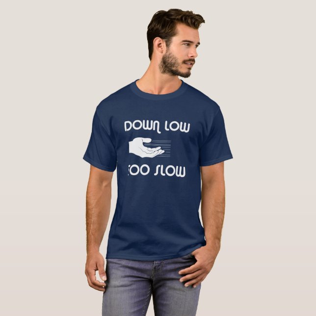 Abajo bajo, camiseta demasiado lenta (Anverso completo)