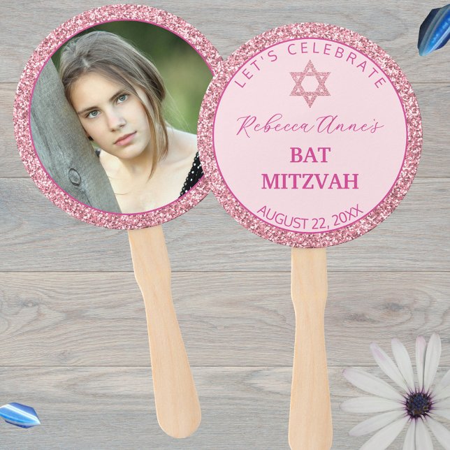 Abanico Chica de moda Glam Pink Foto del Fiesta Mitzvah (These personalized photo hand fans make unique Bat Mitzvah party favors)