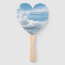 Nubes blancas en el cielo azul