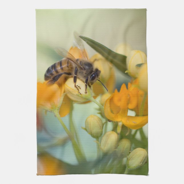 Abeja de miel en la toalla de cocina de primavera (Vertical)