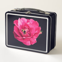 Abeja en una flor rosa oscura