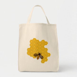 Abeja que trabaja en una bolsa de asas del panal