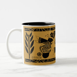 Abejas antiguas y flores en la taza de oro