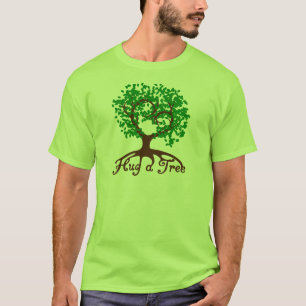 Abrace una camiseta del adulto del árbol