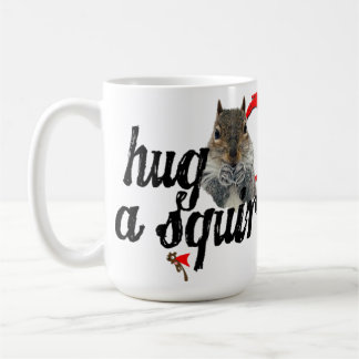 Abrace una taza de la ardilla