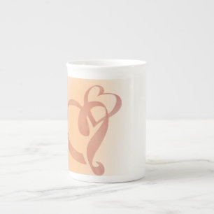 Abrazo de las tazas de la porcelana de hueso de