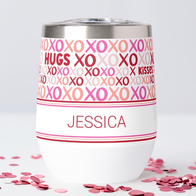 Abrazos y besos galentinos rosados y rojos de XOXO (XOXO Hugs and Kisses Galentine Pink and Red Bestie Thermal Wine Tumbler)