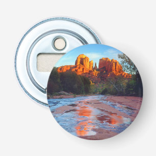 Abrebotellas Cathedral Rock reflejada en Oak Creek al atardecer