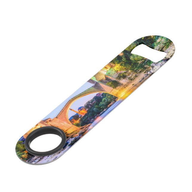 Abrebotellas De Bar Mostar (Ángulo frontal)