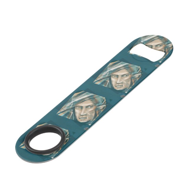 Abrebotellas De Bar Un elfo verde desafiante (Ángulo frontal)