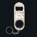 Abrebotellas De Llavero Boho Floral Boda<br><div class="desc">Abridor de frascos de la cadena Boho Floral Boda. Elegante y romántico, esta hermosa paleta de colores de bronceado, marrón, óxido, terracota y naranja quemado es el tema de moda para los bodas de este año. El pasto seco rústico, las flores hermosas, las mariposas lindas y las flores silvestres vintage...</div>