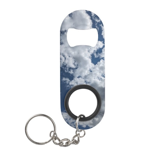 Abrebotellas De Llavero Cubierta de nubes, sobre pista oscura (Anverso)