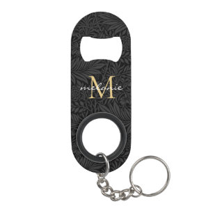 Abrebotellas De Llavero Monograma de letra script floral negro elegante