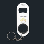 Abrebotellas De Llavero Monograma Romántico Boda de oro<br><div class="desc">Este Hermoso Romántico con un Boda de caligrafía floreciente Vintage Champagne Faux Gold Keychain Opener es sencillo y versátil. Estos abridores de botellas presentan un elegante diseño de oro falso, con los nombres de la pareja, monograma, y un breve mensaje de agradecimiento editable en la parte de atrás. Personalice el...</div>