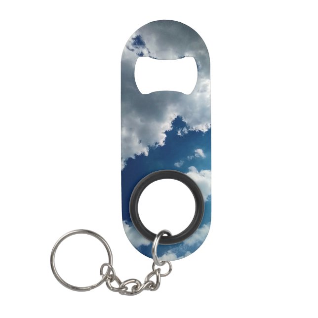 Abrebotellas De Llavero Nubes , en un cielo azul (Anverso)