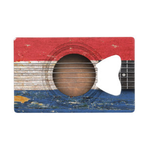 Abrebotellas De Tarjeta De Crédito Bandera holandesa en la guitarra acústica vieja