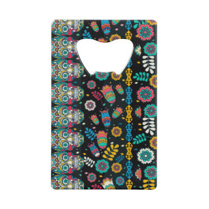 Abrebotellas De Tarjeta De Crédito Calaveras tribales de Boho: patrón colorido.