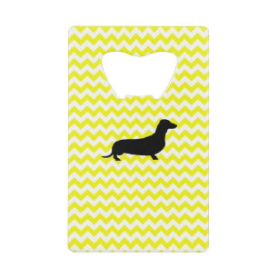 Abrebotellas De Tarjeta De Crédito Chevron amarillo limón con dachshund