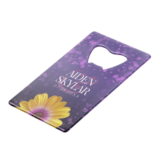 Abrebotellas De Tarjeta De Crédito Elegantes Daisies de Oro con Boda Purpurina Púrpur (Ángulo frontal)