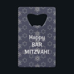 Abrebotellas De Tarjeta De Crédito ¡Feliz Bar Mitzvah!<br><div class="desc">¡Feliz Bar Mitzvah! Decoración de cumpleaños 20XX. Patrón azul marino con las estrellas de Israel. Diseño moderno</div>