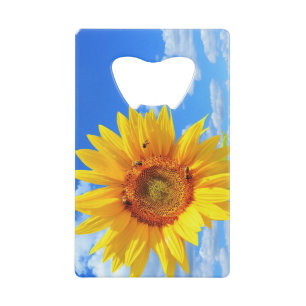 Abrebotellas De Tarjeta De Crédito Girasol amarillo y abejas en cielo azul - Alegría 