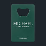 Abrebotellas De Tarjeta De Crédito Groomsman personalizado del verde esmeralda modern<br><div class="desc">Regalos Groomsman Personalizados Modernos con el nombre,  título y fecha boda personalizados del groomsman en estilo serif clásico blanco sobre fondo verde esmeralda. También perfecto para el Mejor Hombre,  Padre de la Novia y más.</div>