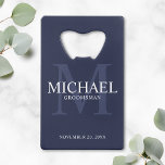 Abrebotellas De Tarjeta De Crédito Groomsmen personalizados de la Marina Náutica Azul<br><div class="desc">Añada un toque personal a su boda con el abridor de botellas de tarjeta de crédito personalizado para los padrones. Este abrebotellas presenta el nombre personalizado del groomsman con el título y la fecha boda en blanco y monograma en azul marino claro como fondo, en estilo clásico serif, sobre fondo...</div>