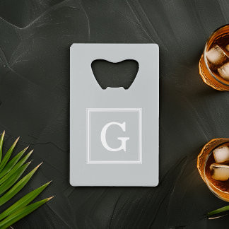 Abrebotellas De Tarjeta De Crédito Monograma con marco gris