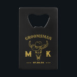 Abrebotellas De Tarjeta De Crédito Monograma de Groomsmen Personalizado de Cowboy Occ<br><div class="desc">Regalos personalizados para los padrinos con tema de vaquero del oeste. Decorada con gorra de vaquero con letra occidental vintage. El texto y el color de fondo son editables utilizando la herramienta de diseño para que se ajuste a su ocasión. Obtén este regalo de personalizar para boda, despedida de soltero,...</div>