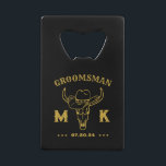 Abrebotellas De Tarjeta De Crédito Monograma de Groomsmen Personalizado de Cowboy Occ<br><div class="desc">Regalos personalizados para los padrinos con tema de vaquero del oeste. Decorada con gorra de vaquero con letra occidental vintage. El texto y el color de fondo son editables utilizando la herramienta de diseño para que se ajuste a su ocasión. Obtén este regalo de personalizar para boda, despedida de soltero,...</div>