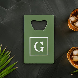 Abrebotellas De Tarjeta De Crédito Monograma enmarcado verde oliva