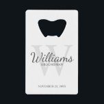 Abrebotellas De Tarjeta De Crédito Monograma y nombre de los autores de guiones perso<br><div class="desc">Añada un toque personal a su boda con el abridor de botellas de tarjeta de crédito personalizado para los padrones. Este abrebotellas presenta el nombre personalizado del groomsman en estilo de letra de escritura gris clásico con detalles bodas en estilo de fuente serif gris clásico y monograma en estilo de...</div>