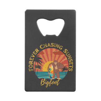 Abrebotellas De Tarjeta De Crédito Persiguiendo por siempre a Sunsets Bigfoot Surfing