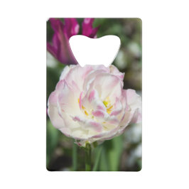 Abrebotellas De Tarjeta De Crédito Tulipanes rosa brillante en un día soleado