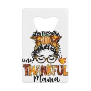 Abrebotellas De Tarjeta De Crédito Una desordenada caída de Mama Messy Bun sale de ot