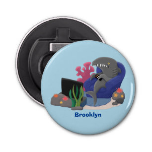 Abrebotellas Divertido tiburón viendo al personalizado de telev