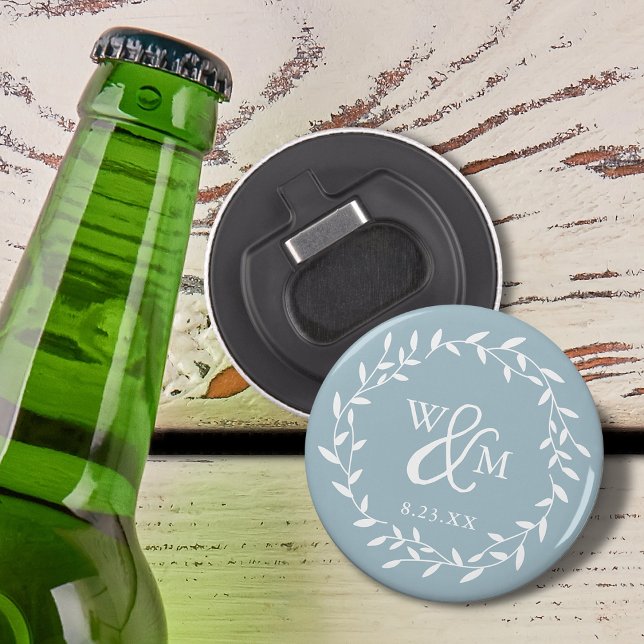 Abrebotellas Elegante Wreath Floral Monograma Dusty Azul (Elegant Floral Wreath Monogram Dusty Blue Bottle Opener)